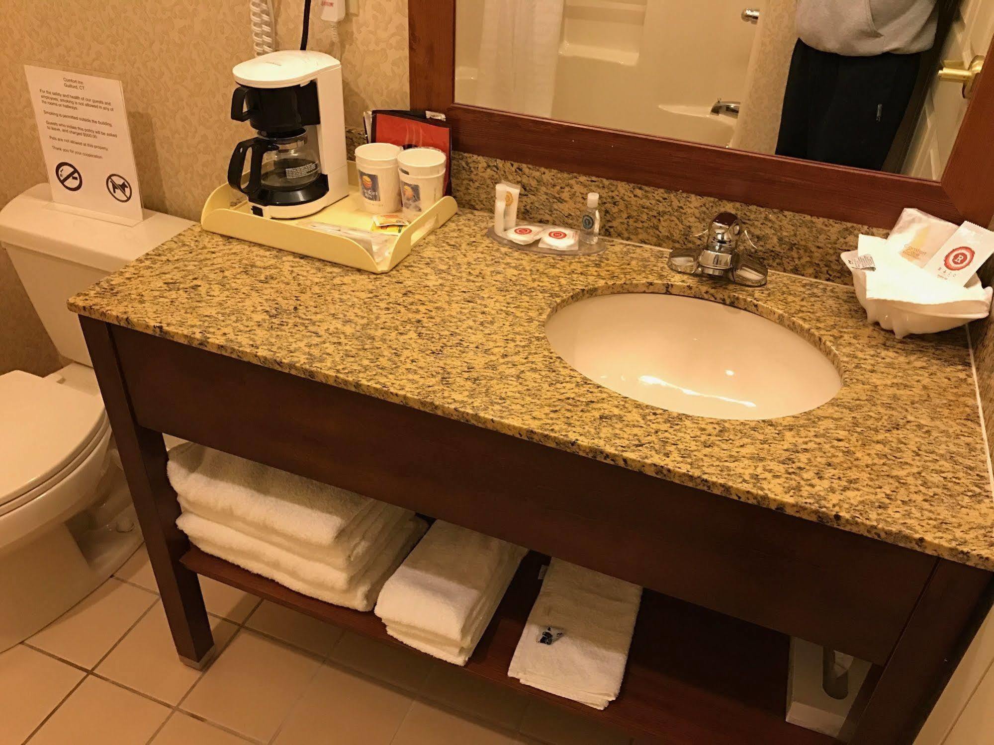 Comfort Inn Guilford near I-95 Eksteriør bilde
